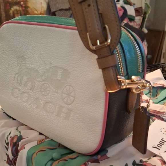 Coach White and Green Bag Pebbled Leather with Embossed Logo - Picture 2 of 11